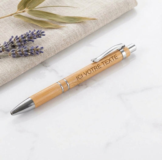 Stylo en bambou avec zone de gravure « Ici votre texte » – conseils pour rédiger son texte de gravure, Weastyle Gravure
