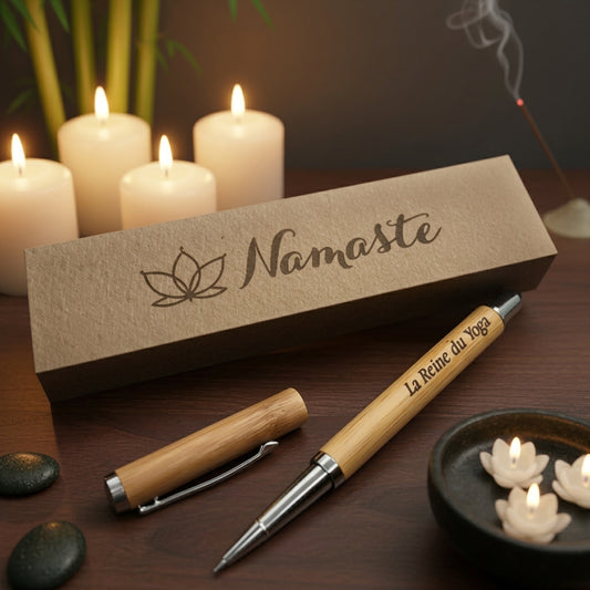 Stylo en bambou gravé « La Reine du Yoga » et coffret gravé Namaste – Weastyle Gravure