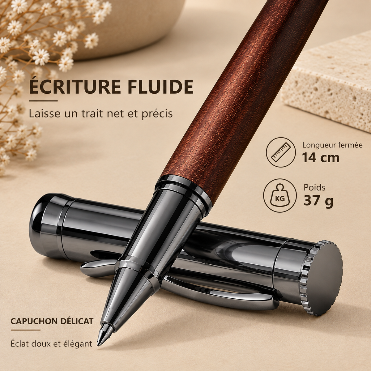 Infographie du stylo en bois à finitions métal gun : écriture fluide, longueur fermée 14 cm, poids 37 g – Weastyle Gravure